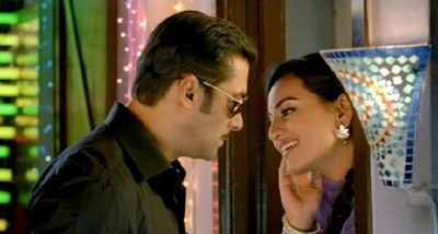 Salman Khan romancing Sonakshi in 'Dabangg 2' song
